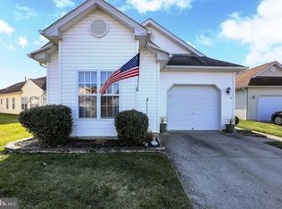 5 Crystal Dr, Edgewater Park, NJ 08010