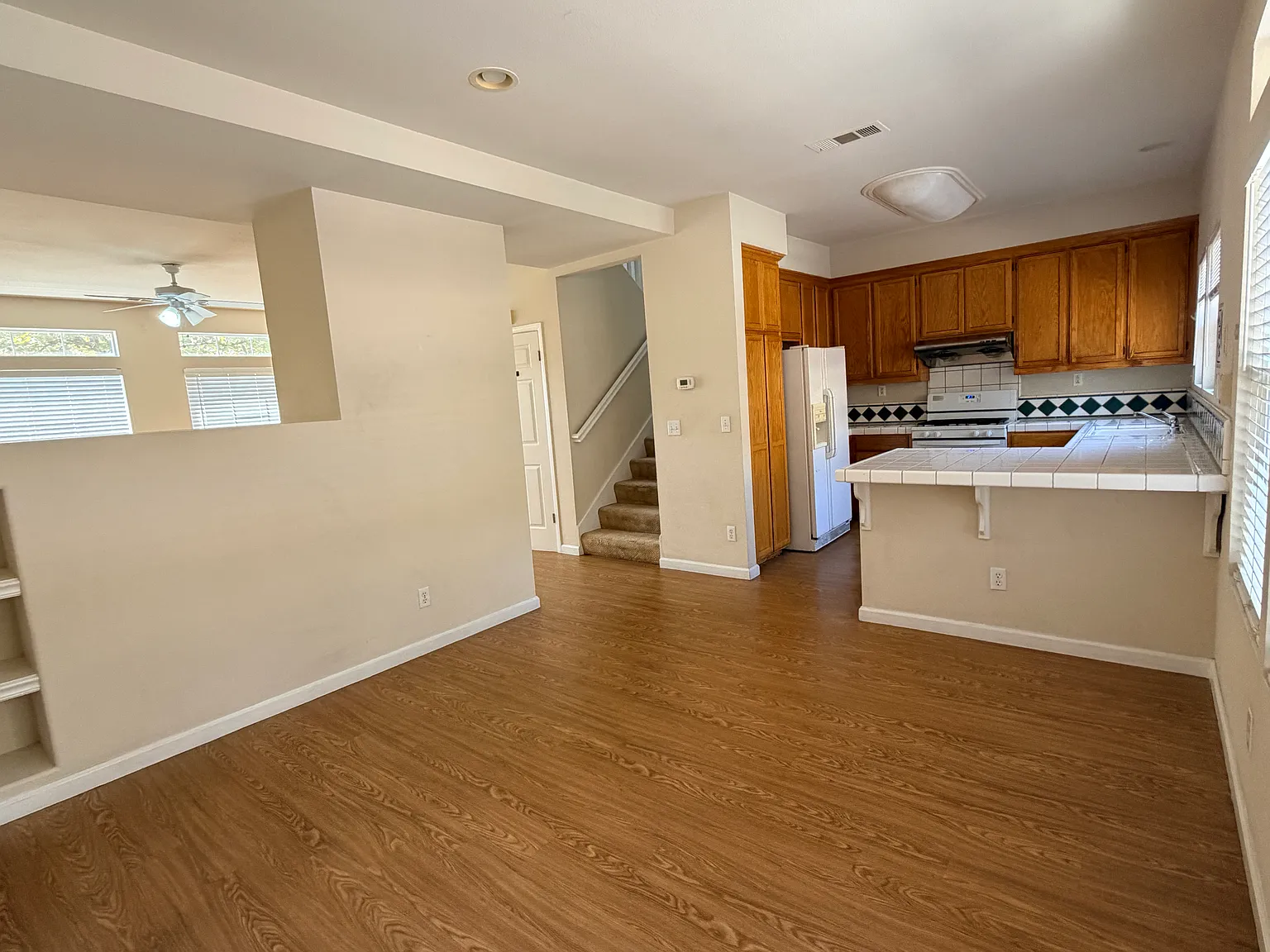 3 bed, 2.5 bath, 1448 sqft, $3,800 — Photo 4