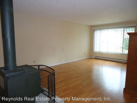 2nd image of 1388 Park St S