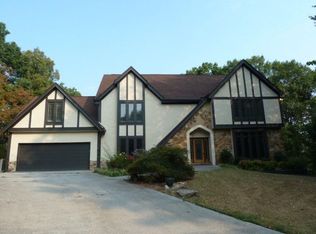 285 Crosstree Ln, Sandy Springs, GA