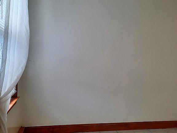 1/2 Bedroom