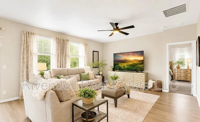 4 bed, 3.0 bath, 3394 sqft, $3,895 — Photo 2