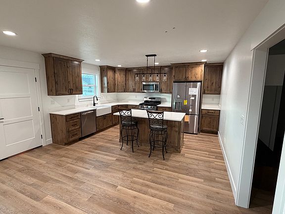 4th image of 233 N 300 W