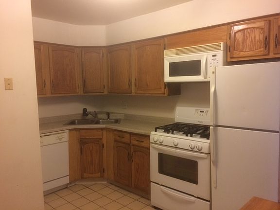 5th image of 1002 Centurion Ln APT 6