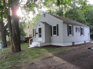 907 E Main St, Lowell, MI 49331