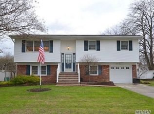 261 Cadman Ave, Babylon, NY 11704