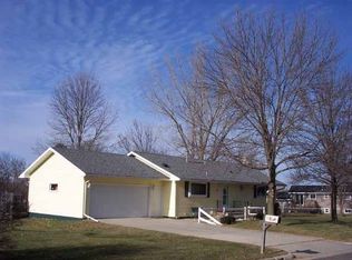 121 Foxborough Ln, Le Sueur, MN 56058