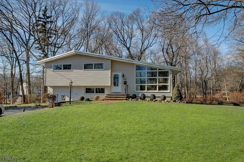 190 Wingate Rd photo 1