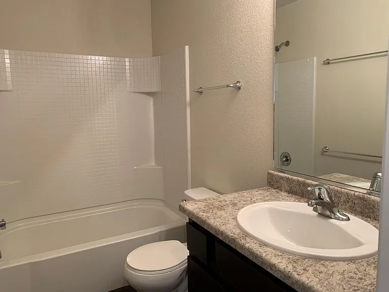 Bath 2 - upper level