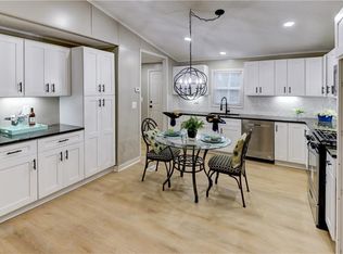 200 N Countryside Rd, Blue Springs, MO 64015