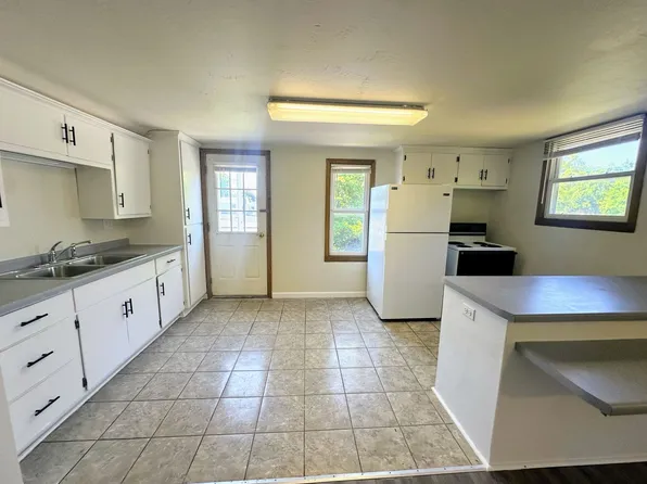 1628 Deckner Ave, Green Bay, WI 54302