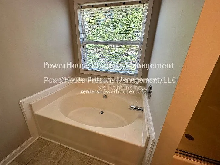 2403 Walnut Tree Ln — Photo 25
