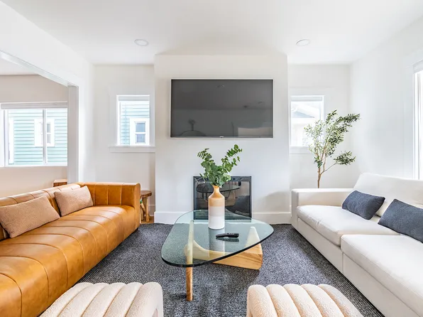 1514 Warren Ave N, Seattle, WA 98109