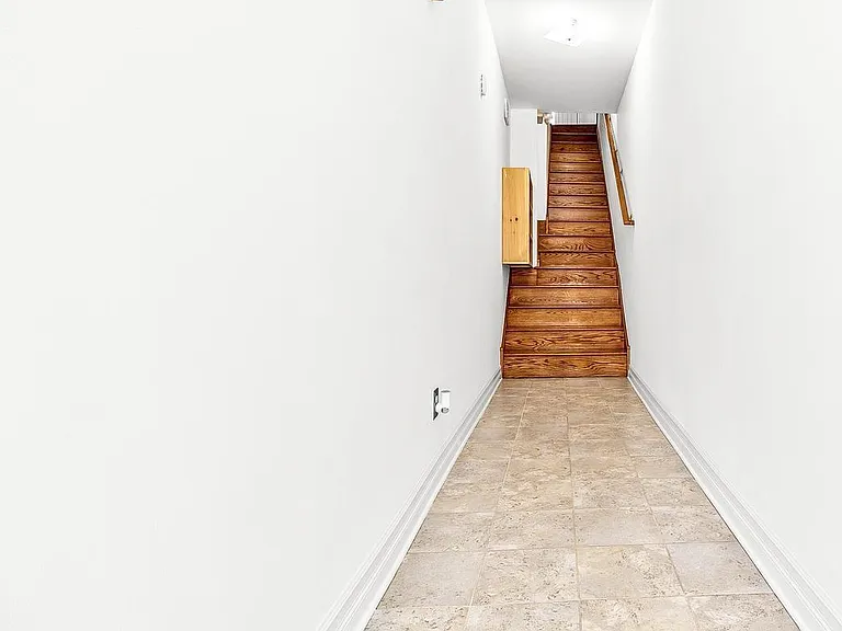 117 S Pavilion Ave — Photo 3