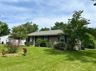 1011 Farmview Dr, Saint Louis, MO 63138