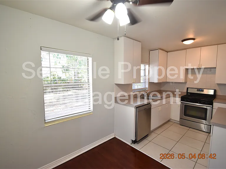 2801 Sanders Dr — Photo 10