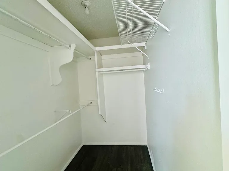 2422 E 59th Ct #4 — Photo 30
