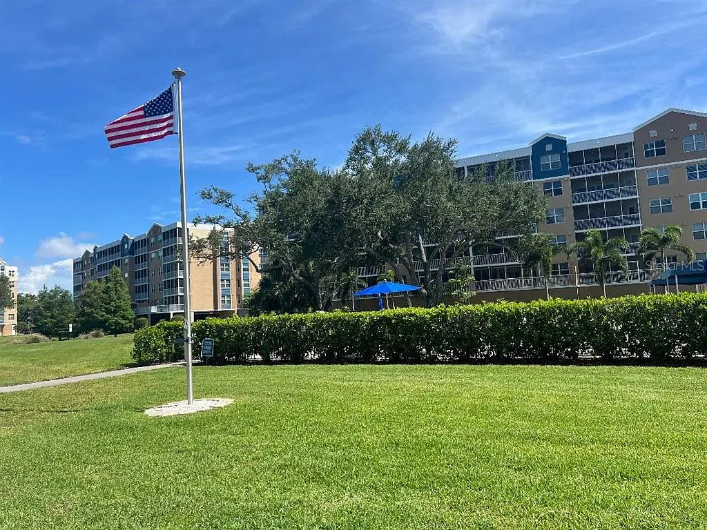 2 bed, 2.0 bath, 1324 sqft, $2,200 — Photo 1