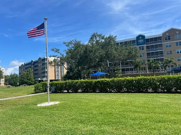 960 Starkey Rd #10305, Largo, FL 33771