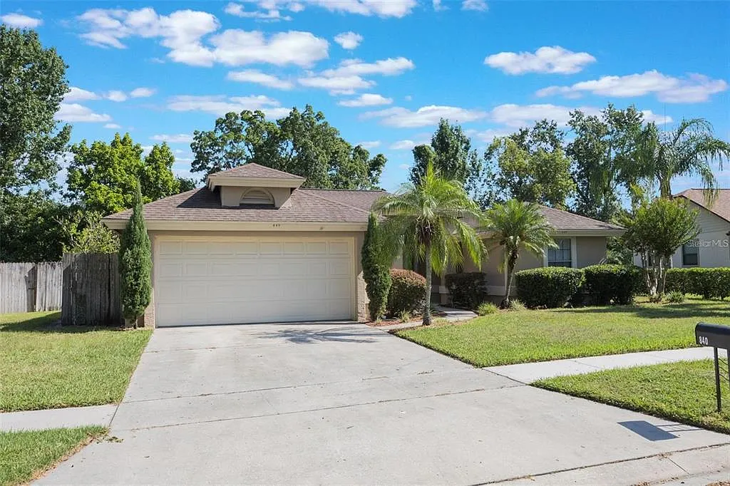 4 bed, 2.0 bath, 1605 sqft, $2,450 — Photo 3
