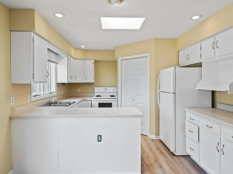 2601 Hillshire Dr — Photo 17