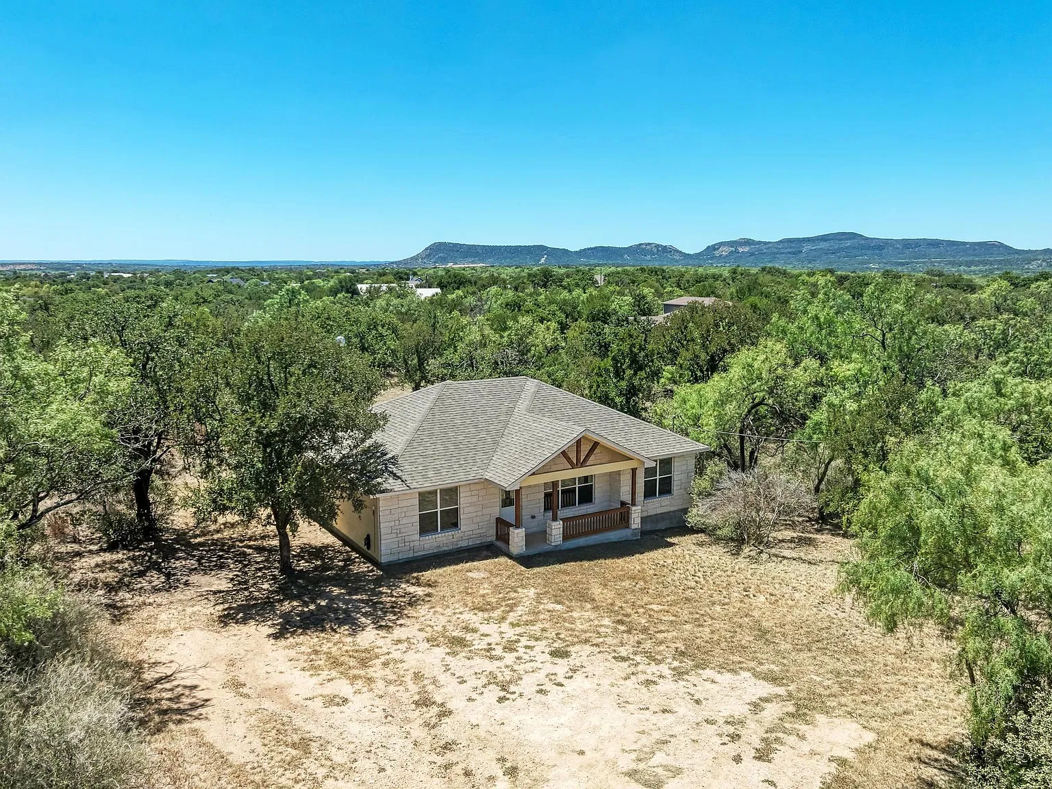 3 bed, 2.0 bath, 1357 sqft, $2,100 — Photo 3