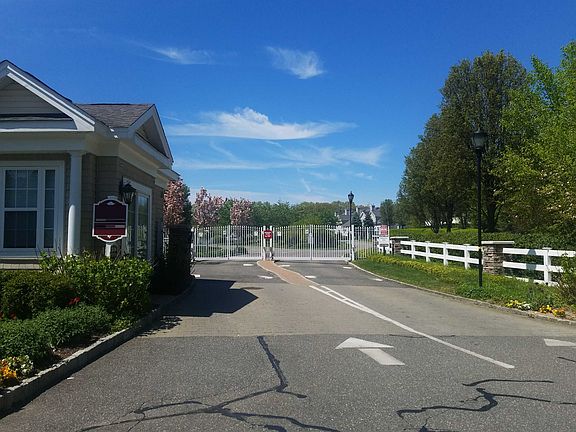 2nd image of 16 Chelsea Dr