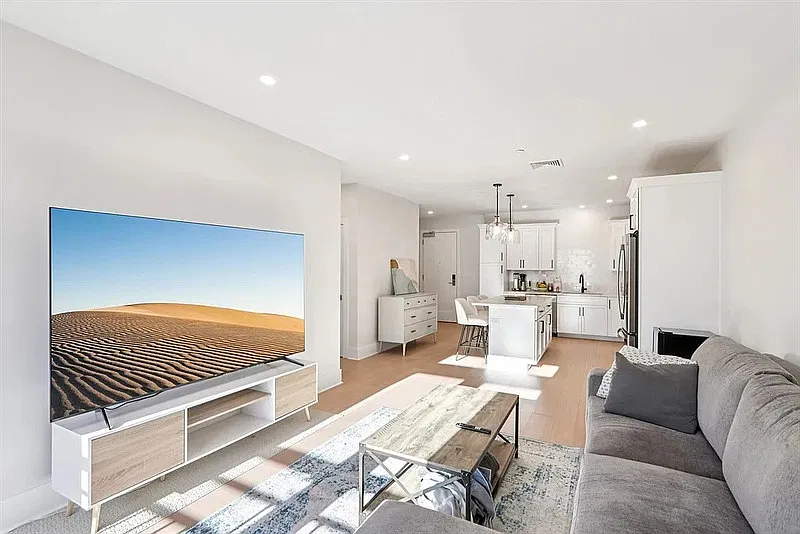 1 bed, 1.0 bath, 796 sqft, $1,850 — Photo 3