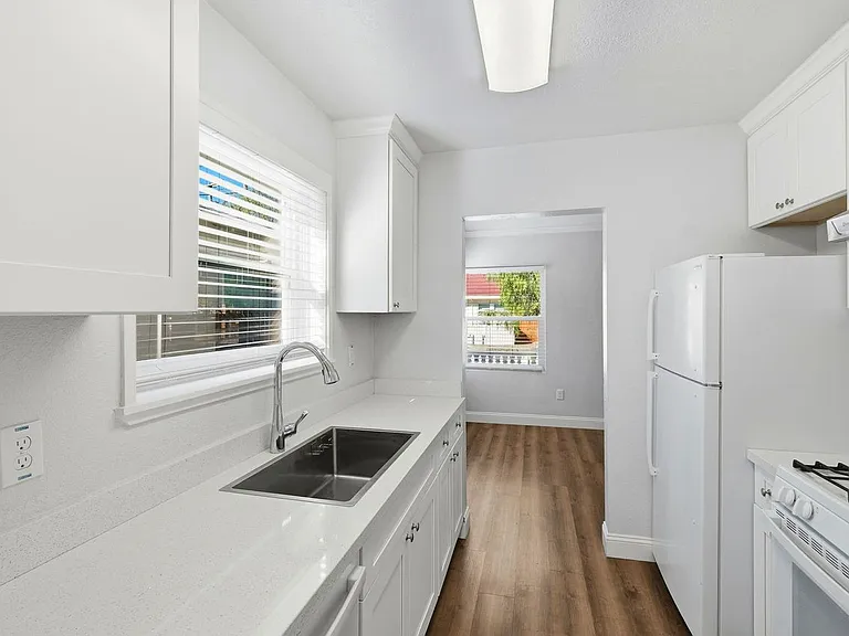 708 Broadway — Photo 3