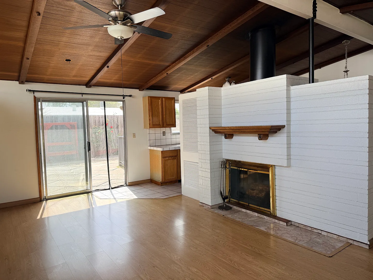3 bed, 1128 sqft, $3,800 — Photo 4