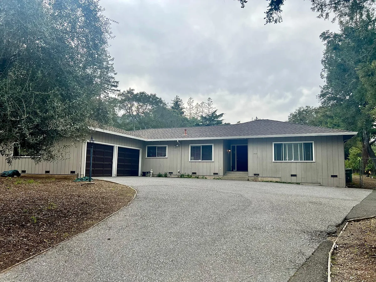 Building Photo - 19519 Glen Una Dr