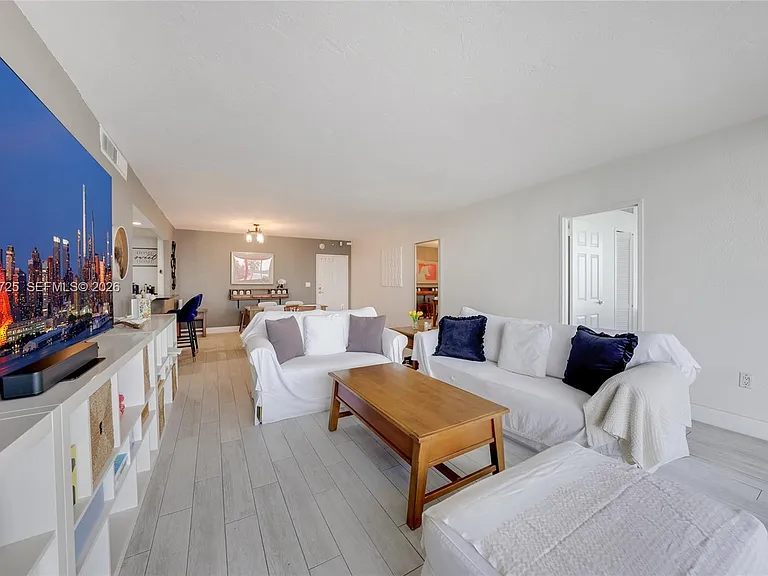 10350 W Bay Harbor Dr #4R — Photo 10