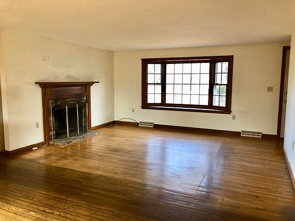 2nd image of 61 Clifford St