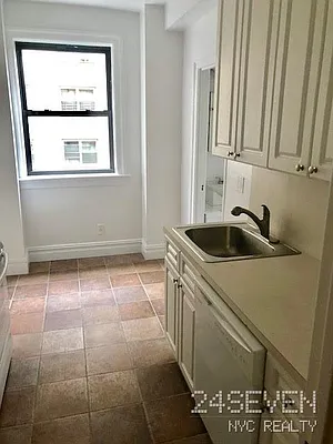 Rented by 24 7 NYC Realty Inc. | media 24