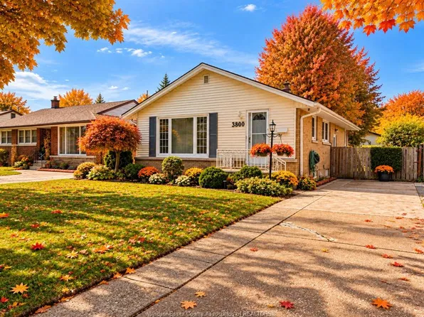 3800 Rosemount Ave, Windsor, ON N9C 2E5