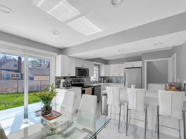 136 E Clinton Ave, Bergenfield, NJ 07621