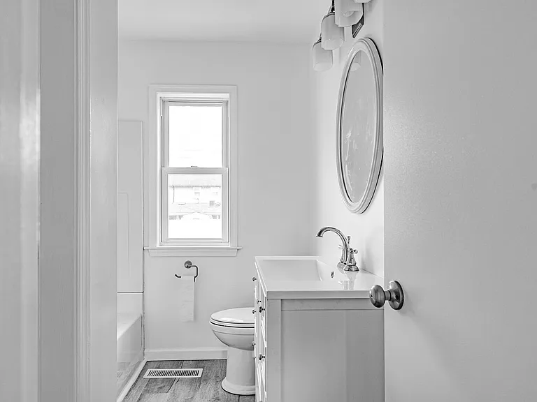 1411 E Congress St — Photo 22