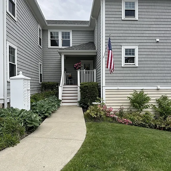 137 Court St #3 — Photo 3