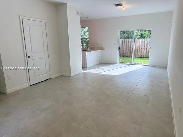 3 bed, 2.5 bath, $2,500 — Photo 2