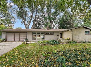 161 Crestwood Dr, Dundee, IL 60118