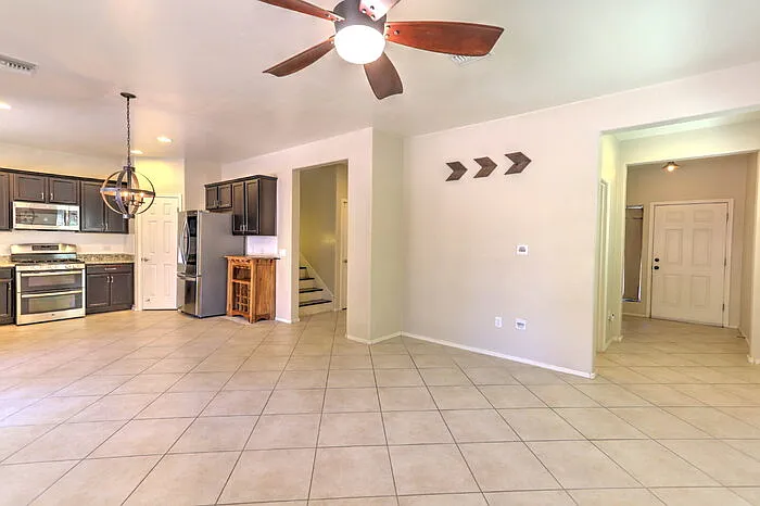 3 bed, 2.5 bath, 1800 sqft, $2,095 — Photo 4