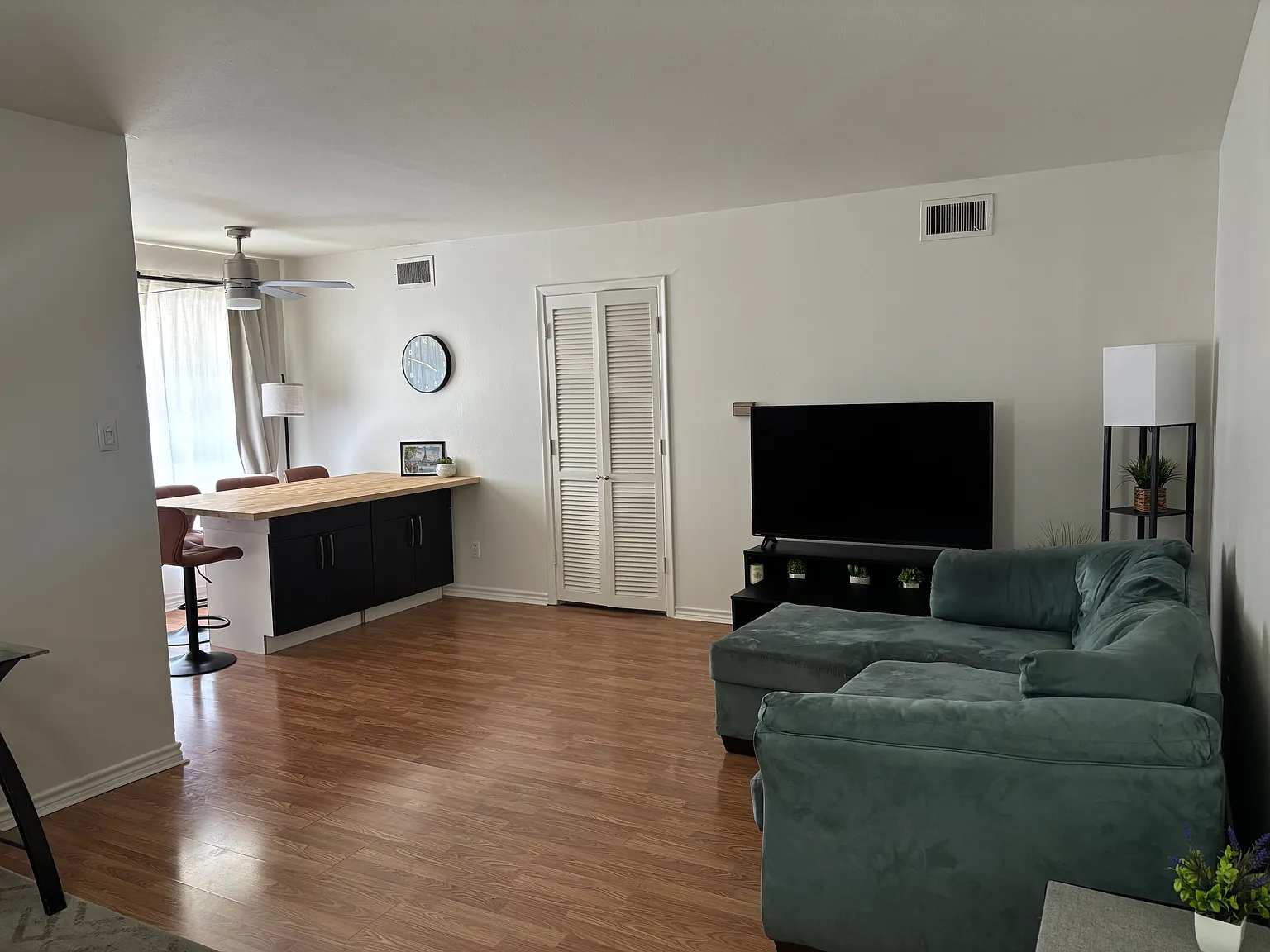 1 bed, 724 sqft, $1,235 — Photo 2