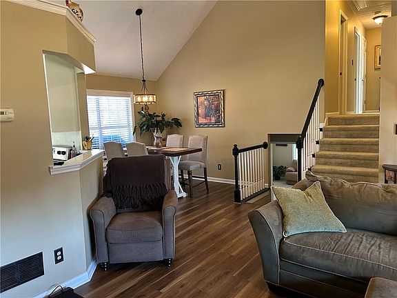 4th image of 2550 Valley Ridge Dr