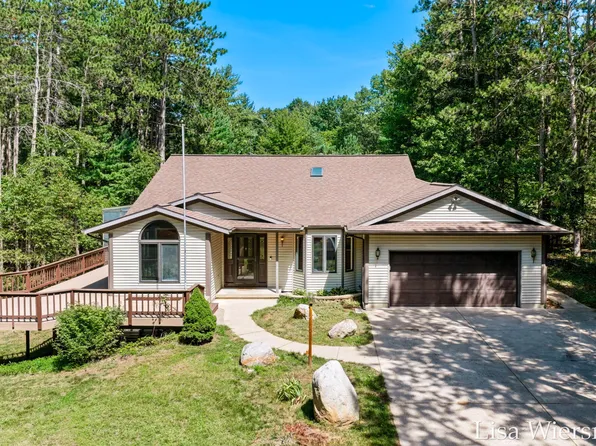 6572 Haines Ln, West Olive, MI 49460