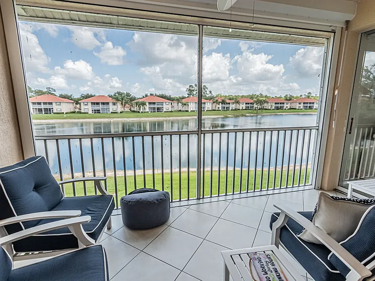 260 Robin Hood Cir #202 — Photo 3
