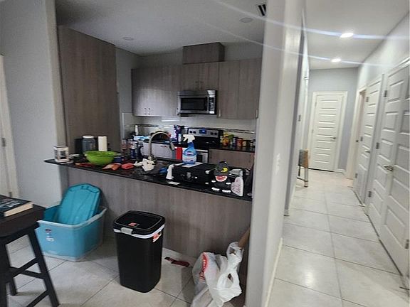 4th image of 2703 Larkspur Ave