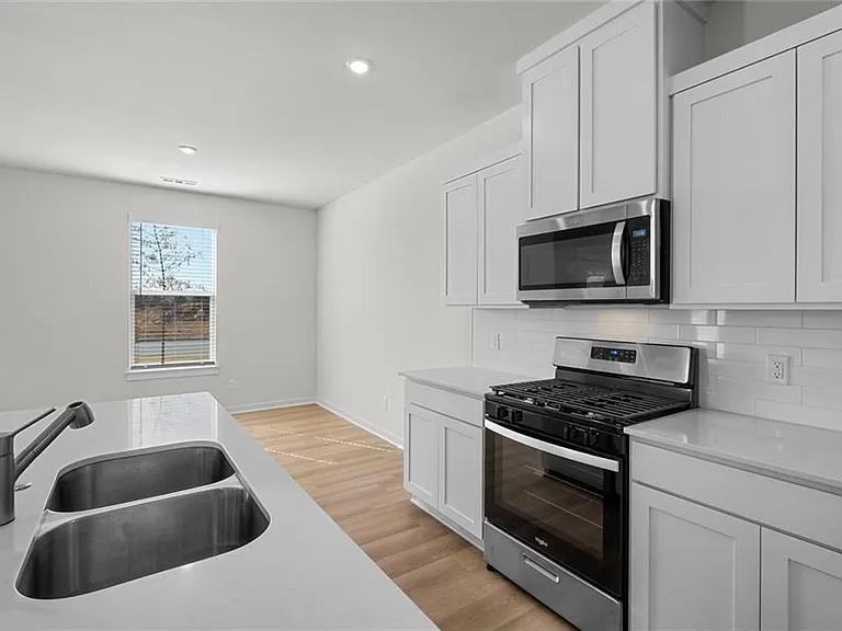 4790 Planetree St — Photo 8