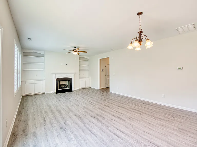305 Webber Ln — Photo 12