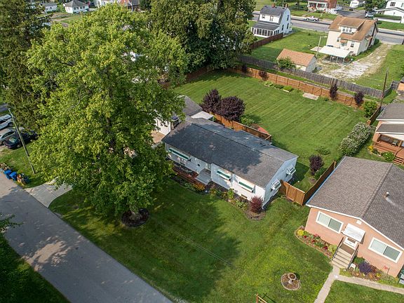 3rd image of 2691 Thorndale Ave