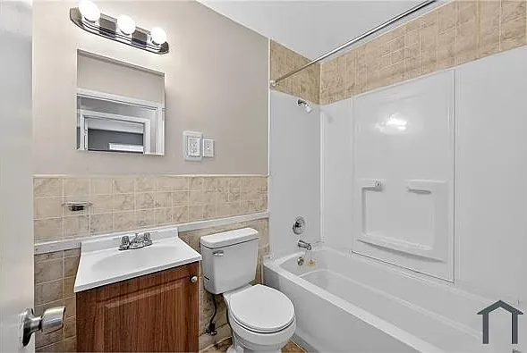 4075 Middlehurst Ln — Photo 15